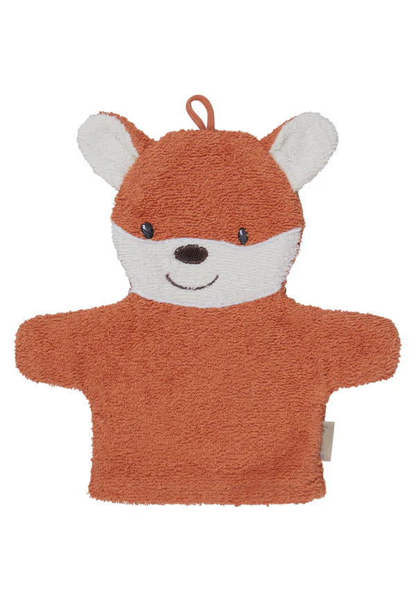Mit dem&nbsp;Waschhandschuh Filou&nbsp;wird Körperpflege zum Kinderspiel! Die&nbsp;praktische 2-in-1-Lösung&nbsp;vereint Waschlappen und Handpuppe in einer niedlichen Fuchsform. Das weiche Frottee aus Baumwolle ist besonders hautfreundlich und angenehm in der Anwendung.

Ob beim Waschen, Planschen oder Spielen – Filou bringt Spaß in die tägliche Routine und unterstützt Eltern bei der sanften Reinigung ihres Kindes.

Waschhandschuh mit Handpuppen-Funktion
In kindgerechter Fuchsform mit liebevollen Details
Ha