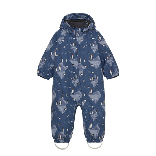 Mit dem Kid's Coverall Solid von Color Kids sind Kinder bei Wind und Wetter trocken und geschützt unterwegs. Der Kinder Overall wird aus 100 % recyceltem Polyester hergestellt und ist damit leicht und funktionell. Witterung kann dem komplett wasser- und wasserdichten Kleidungsstück mit Bionic Eco Finish und getapten Nähten nichts anhaben.