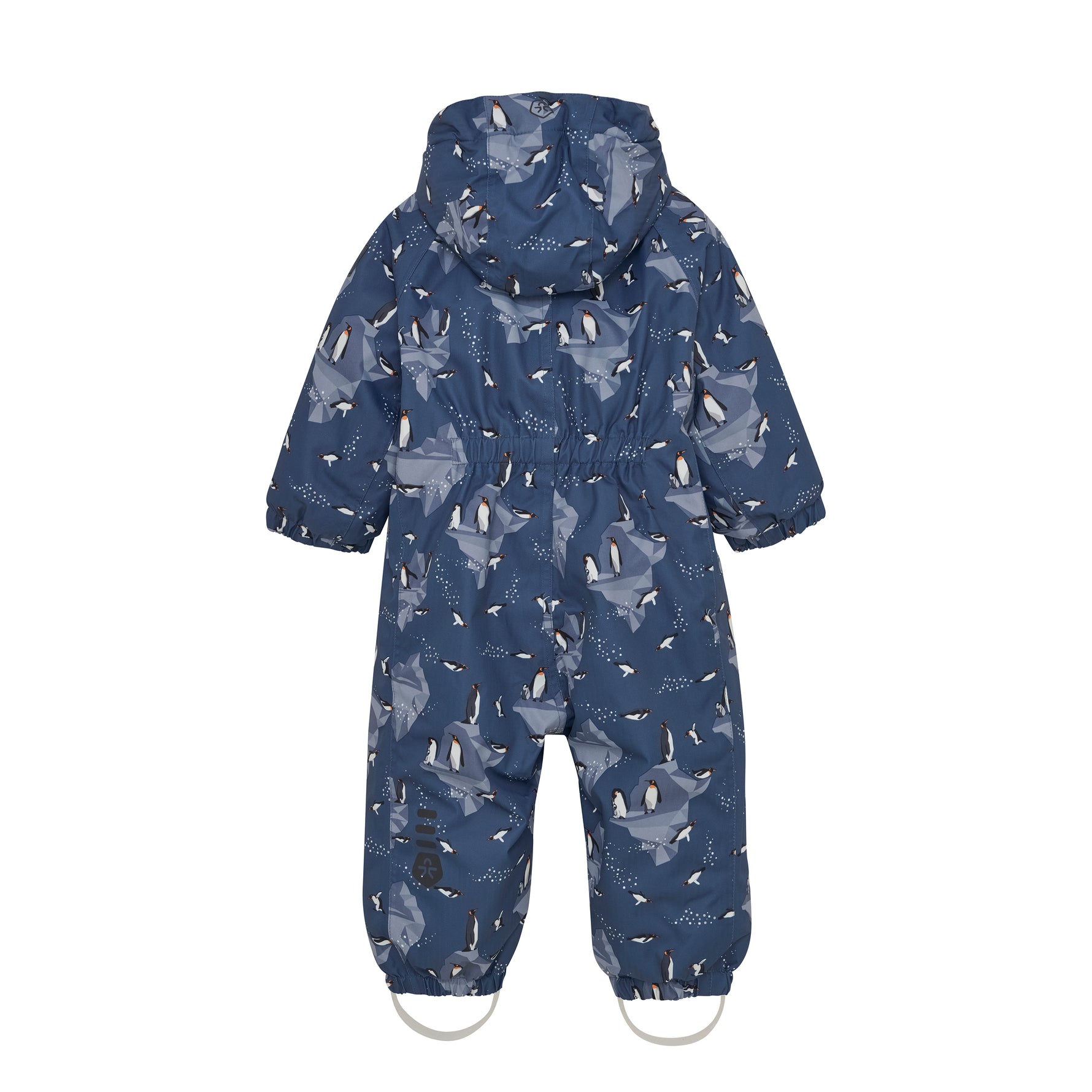 Mit dem Kid's Coverall Solid von Color Kids sind Kinder bei Wind und Wetter trocken und geschützt unterwegs. Der Kinder Overall wird aus 100 % recyceltem Polyester hergestellt und ist damit leicht und funktionell. Witterung kann dem komplett wasser- und wasserdichten Kleidungsstück mit Bionic Eco Finish und getapten Nähten nichts anhaben.
