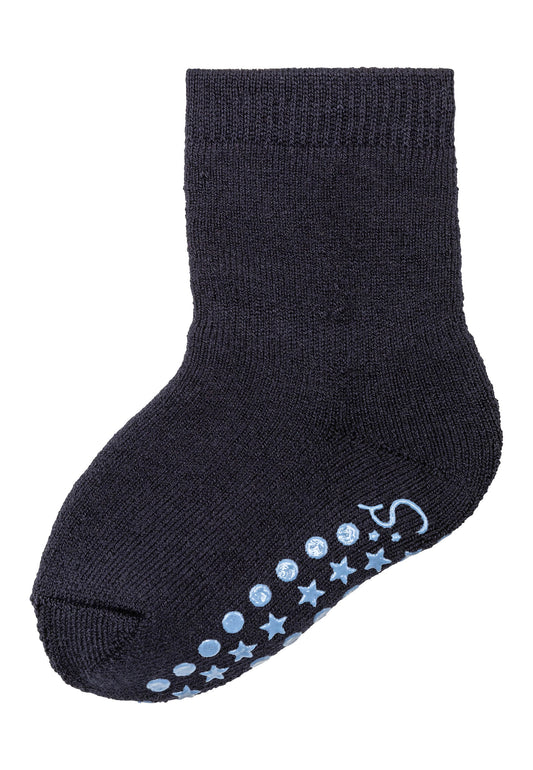 Diese dunkelblauen ABS-Socken von Sterntaler bieten sicheren Halt und angenehmen Tragekomfort.