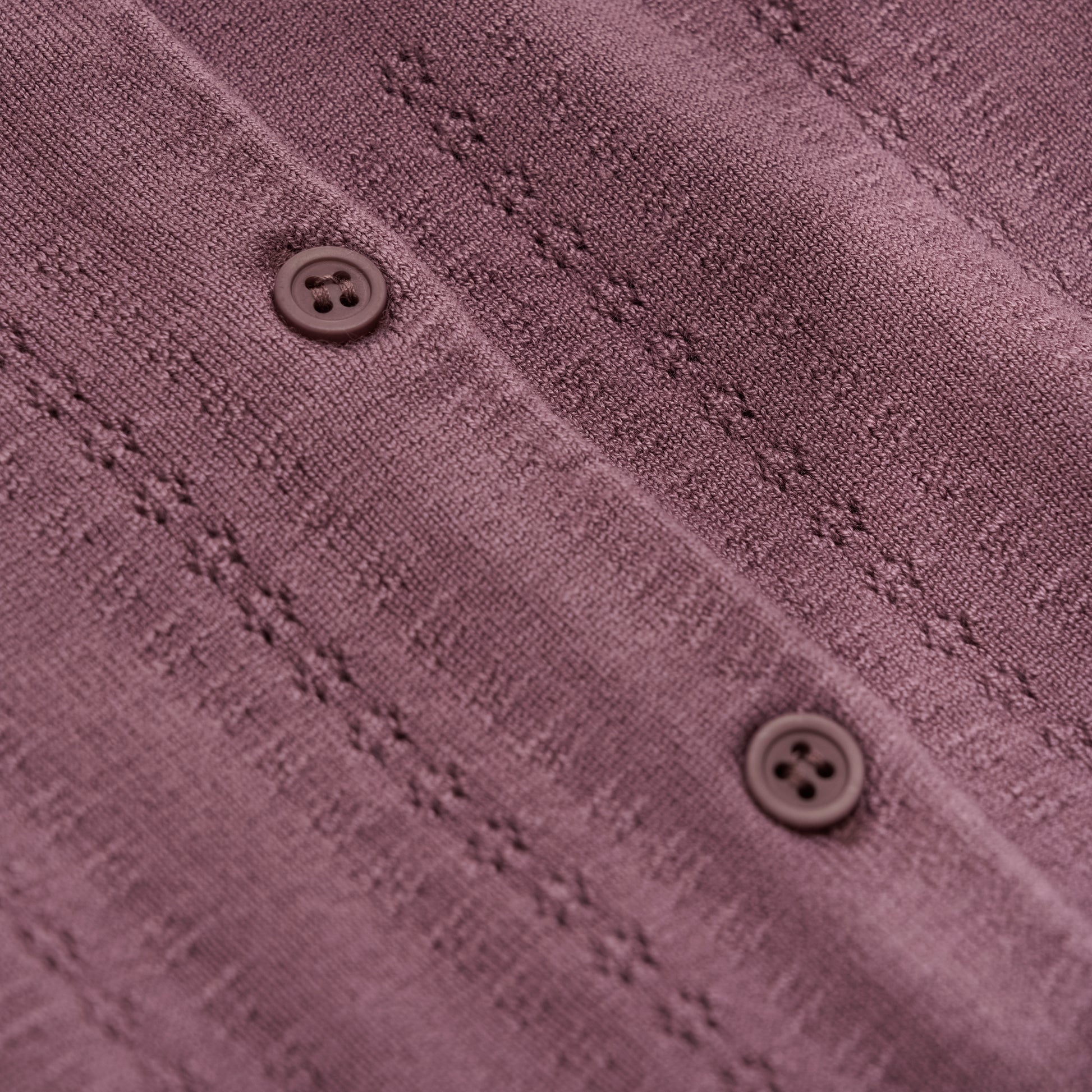 Lässig, cool und perfekt für jedes Mädchen - die Cardigan Pointelle von Creamie! Das Strickdesign verleiht dem Outfit eine stilvolle Note und hält an kälteren Tagen schön warm. Ideal für jeden Anlass - sei es in der Schule oder beim Spielen im Freien. Für einen unbeschwerten Look, der allen gefallen wird!