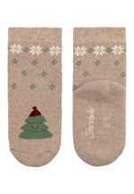 Dieses 3er-Set Weihnachtsstrümpfe von Sterntaler bringt festliche Stimmung und Komfort in Ihre Wintergarderobe.