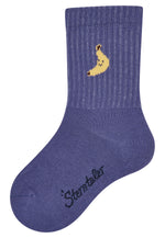 Die dunkelblauen Socken von Sterntaler überzeugen mit ihrem kleinen Bananenmotiv.