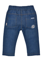Klassische Hose im angesagten Jeansoptik-Look von Bondi – perfekt für jeden Tag. Das hochwertige Material aus bietet optimalen Tragekomfort und eine natürliche Atmungsaktivität. Die Tencel-Mischung sorgt für eine geschmeidige Haptik und sanfte Pflege der Haut. Vielseitig kombinierbar und zeitlos elegant.
