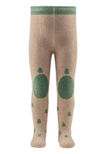 Diese beige-grüne Weihnachtstrumpfhose von Sterntaler ist perfekt zum Krabbeln und sorgt für festliche Gemütlichkeit.