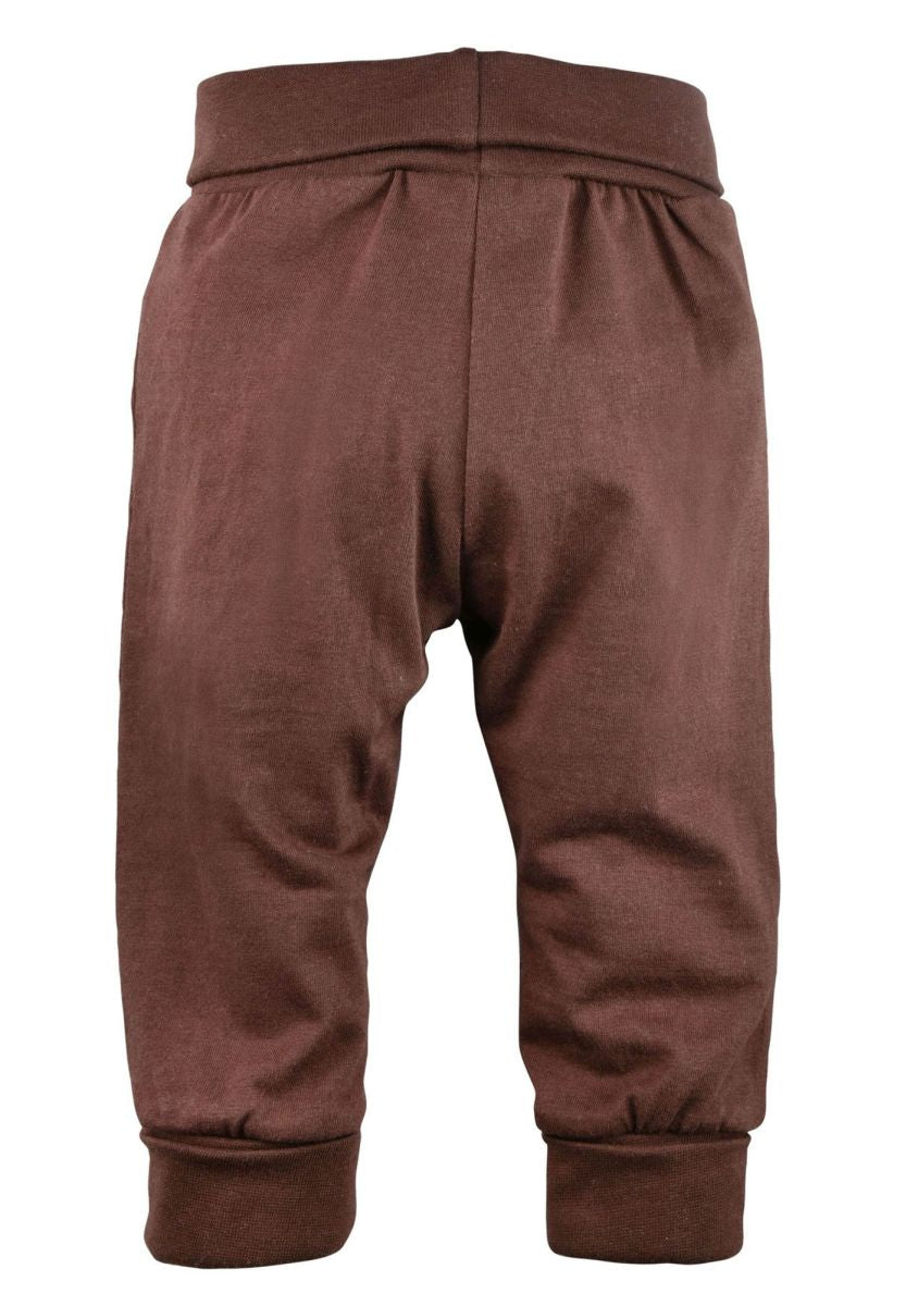 Trachten Laufhose von Bondi – perfekt für traditionelle Anlässe und den Alltag. Das hochwertige Single-Jersey aus 100% Baumwolle bietet optimalen Tragekomfort und Bewegungsfreiheit. Die klassische Trachten-Optik verbindet zeitlose Eleganz mit modernem Design. Ideal für Volksfeste, regionale Feiern oder als stilvolles Basics-Piece in der Garderobe.