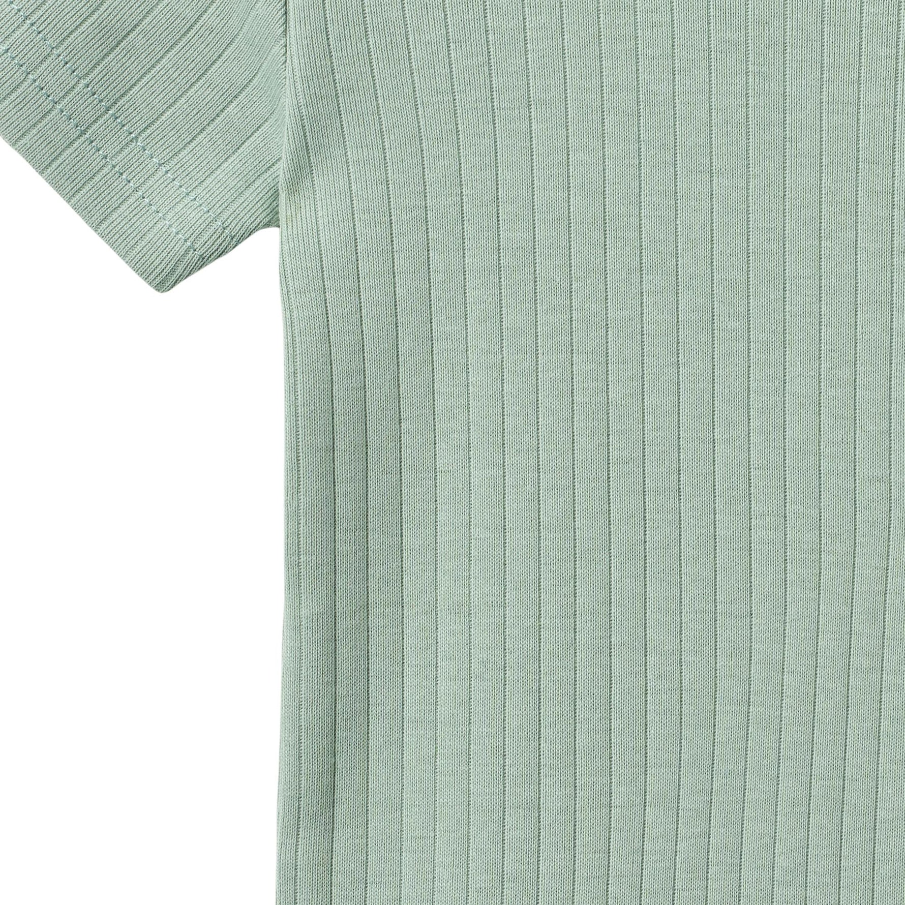 Body WHEAT das perfekte Basic-Teil für jeden Tag. Dieses kurzärmelige Body aus 100% Bio-Baumwolle besticht durch seinen minimalistischen Design und höchsten Tragekomfort. Die hochwertige Verarbeitung garantiert Langlebigkeit und Strapazierfähigkeit. Ideal kombinierbar mit deinen Lieblingsstücken – ein zeitloser Klassiker für deinen Kleiderschrank.