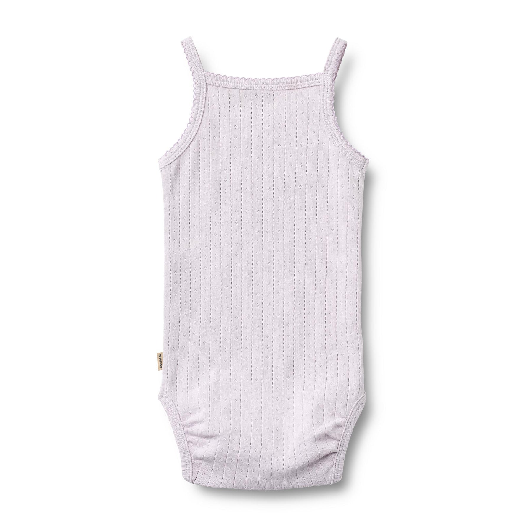Weicher und atmungsaktivesr Body von WHEAT aus 100% Bio-Baumwolle. Das ärmellose Design bietet maximale Bewegungsfreiheit und Komfort für den ganzen Tag. Perfekt als Basis-Layer unter Kleidung oder zum Selbertragen. Die hochwertige Bio-Baumwolle ist sanft zur Haut und ideal für empfindliche Babyhaut. Langlebig, pflegeleicht und nachhaltig produziert.
