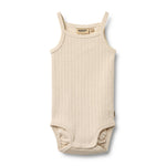 Weicher und atmungsaktivesr Body von WHEAT aus 100% Bio-Baumwolle. Das ärmellose Design bietet maximale Bewegungsfreiheit und Komfort für den ganzen Tag. Perfekt als Basis-Layer unter Kleidung oder zum Selbertragen. Die hochwertige Bio-Baumwolle ist sanft zur Haut und ideal für empfindliche Babyhaut. Langlebig, pflegeleicht und nachhaltig produziert.