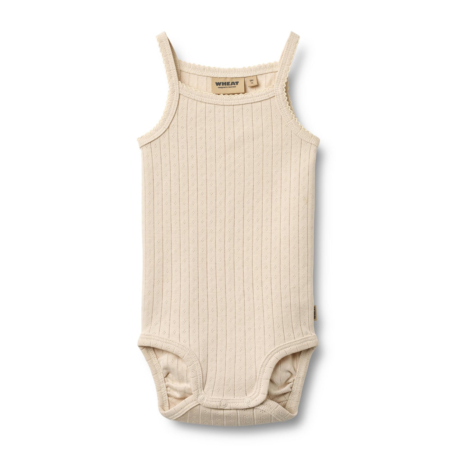 Weicher und atmungsaktivesr Body von WHEAT aus 100% Bio-Baumwolle. Das ärmellose Design bietet maximale Bewegungsfreiheit und Komfort für den ganzen Tag. Perfekt als Basis-Layer unter Kleidung oder zum Selbertragen. Die hochwertige Bio-Baumwolle ist sanft zur Haut und ideal für empfindliche Babyhaut. Langlebig, pflegeleicht und nachhaltig produziert.
