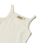 Weicher und atmungsaktivesr Body von WHEAT aus 100% Bio-Baumwolle. Das ärmellose Design bietet maximale Bewegungsfreiheit und Komfort für den ganzen Tag. Perfekt als Basis-Layer unter Kleidung oder zum Selbertragen. Die hochwertige Bio-Baumwolle ist sanft zur Haut und ideal für empfindliche Babyhaut. Langlebig, pflegeleicht und nachhaltig produziert.