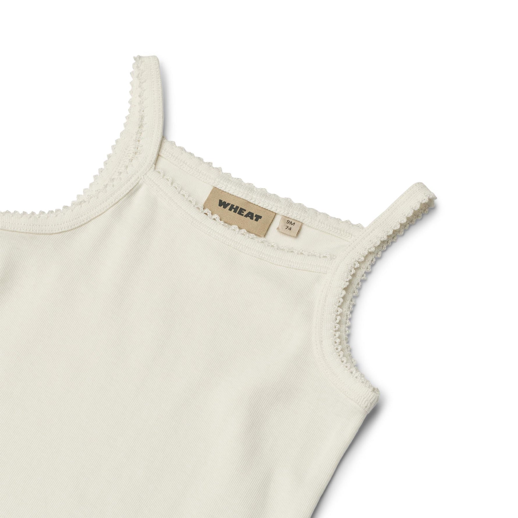 Weicher und atmungsaktivesr Body von WHEAT aus 100% Bio-Baumwolle. Das ärmellose Design bietet maximale Bewegungsfreiheit und Komfort für den ganzen Tag. Perfekt als Basis-Layer unter Kleidung oder zum Selbertragen. Die hochwertige Bio-Baumwolle ist sanft zur Haut und ideal für empfindliche Babyhaut. Langlebig, pflegeleicht und nachhaltig produziert.