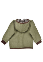 Die Walk Trachtenjacke von Bondi besticht durch ihre klassische Eleganz und hochwertige Verarbeitung. Das edle Material aus bietet optimale Wärmeisolation bei gleichzeitiger Atmungsaktivität. Die natürliche Wollmischung sorgt für Langlebigkeit und angenehmen Tragekomfort. Perfekt für traditionelle Anlässe und festliche Momente.