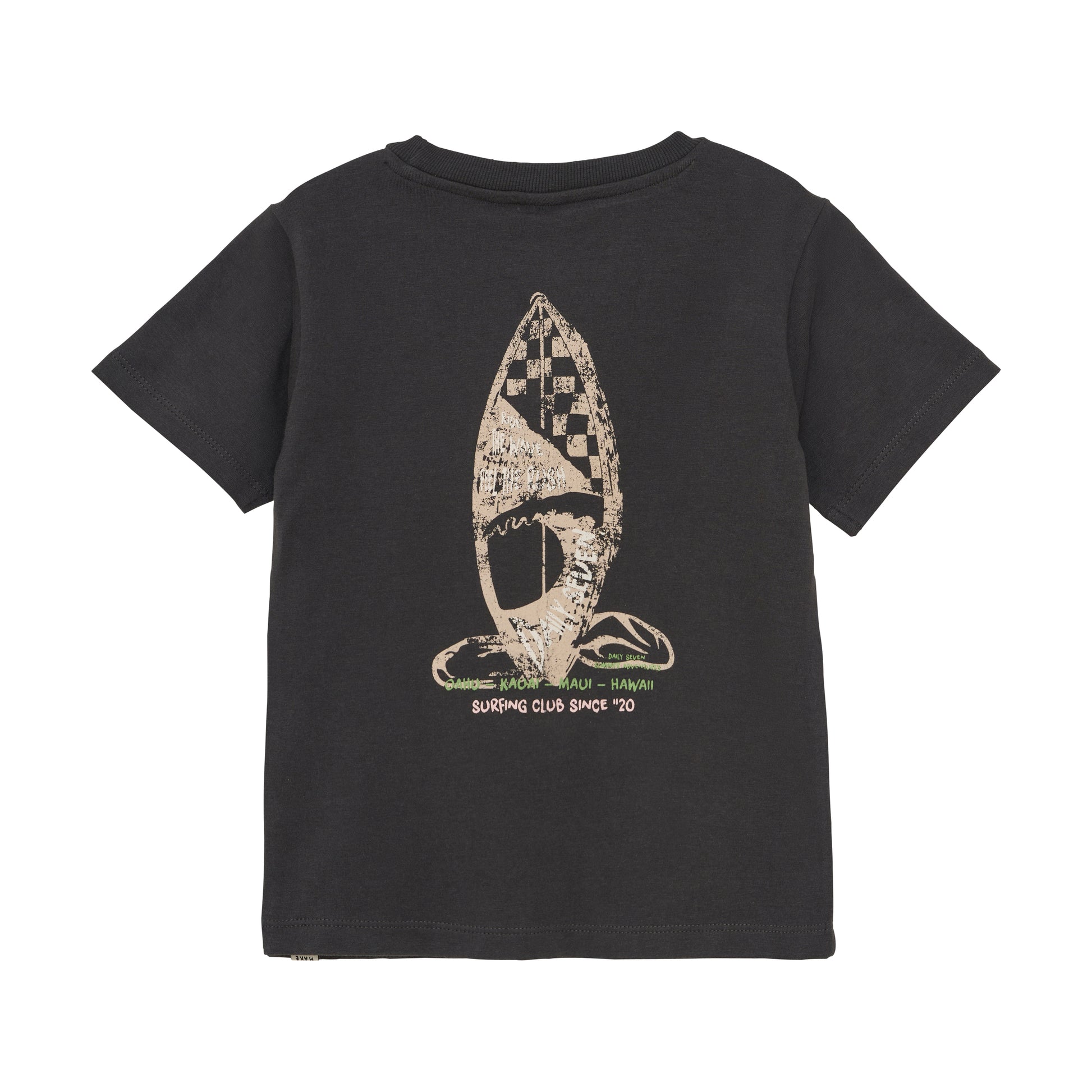 Dieses schwarze Kurzarm-Shirt ist ein perfektes Basic-Teil für jeden Tag. Der Aufdruck von Daily Seven verleiht dem Shirt eine besondere Note. Hergestellt aus hochwertiger Baumwolle, bietet es hohen Tragekomfort und ist gleichzeitig pflegeleicht.