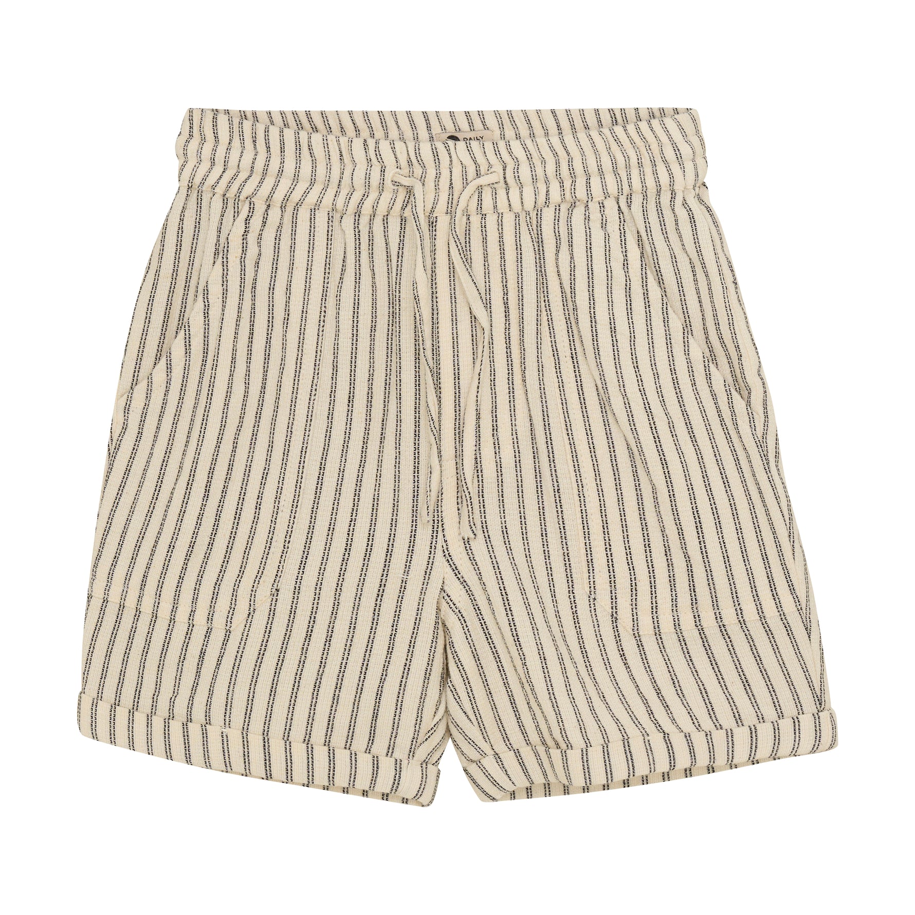 Diese kurz geschnittenen Shorts mit Streifen von Daily Seven sind perfekt für einen lässigen Sommerlook. Aus leichtem, atmungsaktivem Material gefertigt, bieten sie angenehmen Tragekomfort und sehen dabei noch stylisch aus. Kombiniert mit einem Basic-Shirt und Sneakers sind sie der ideale Begleiter für warme Tage.