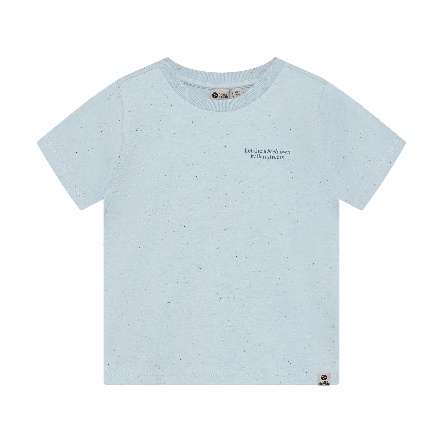 T-shirt mit markanten Backprint von Daily seven. Hochwertige Verarbeitung für alltäglichen Tragekomfort.