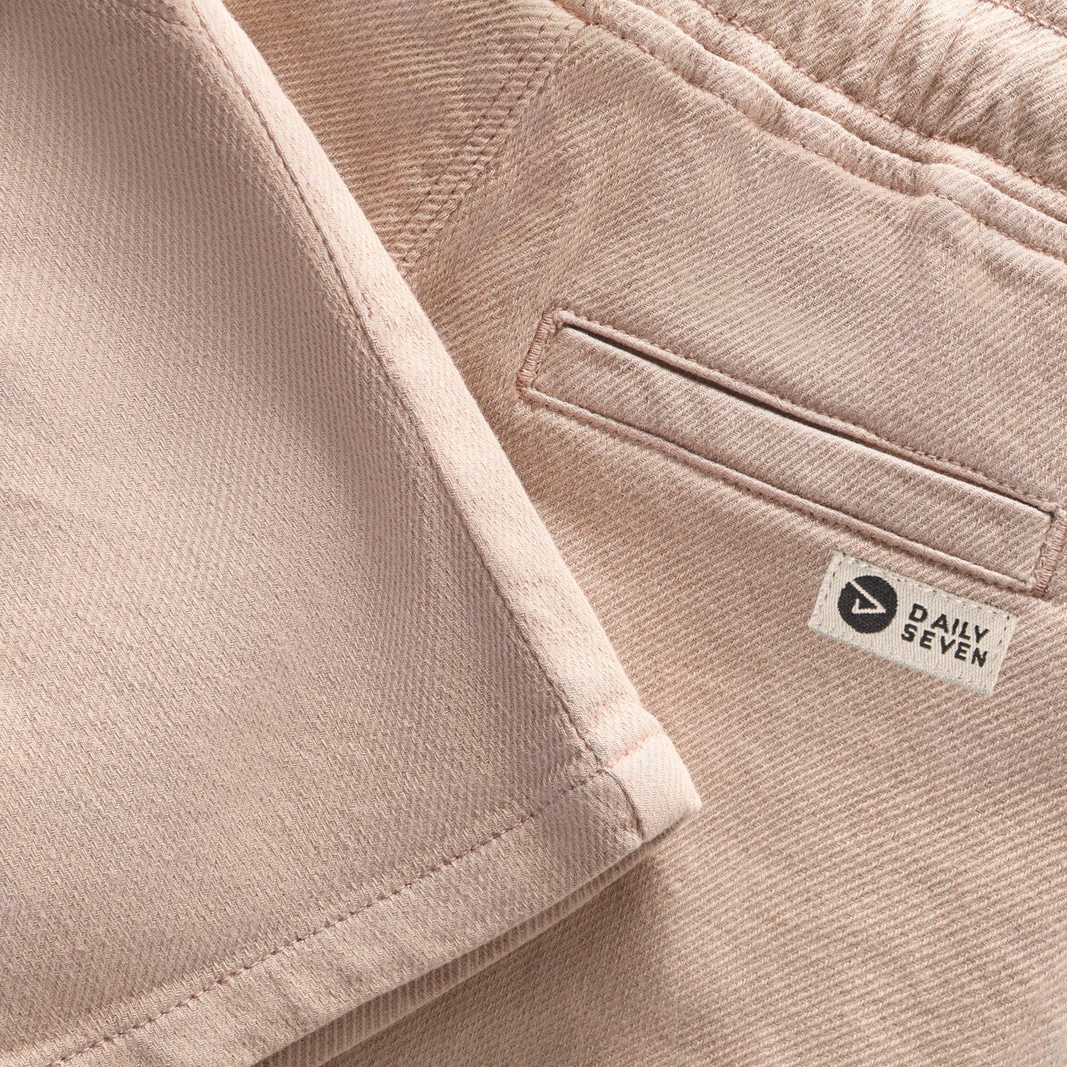 Bequeme Shorts von Daily Seven - perfekt für den Alltag.