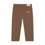 Klassische braune Straight Fit Jeans von Daily Seven mit authentischem Washed-Look. Die hochwertige Mischung aus 98% Baumwolle und 2% Elasthan bietet optimalen Komfort und Bewegungsfreiheit. Ein zeitloses Basics-Piece für jeden Kleiderschrank.