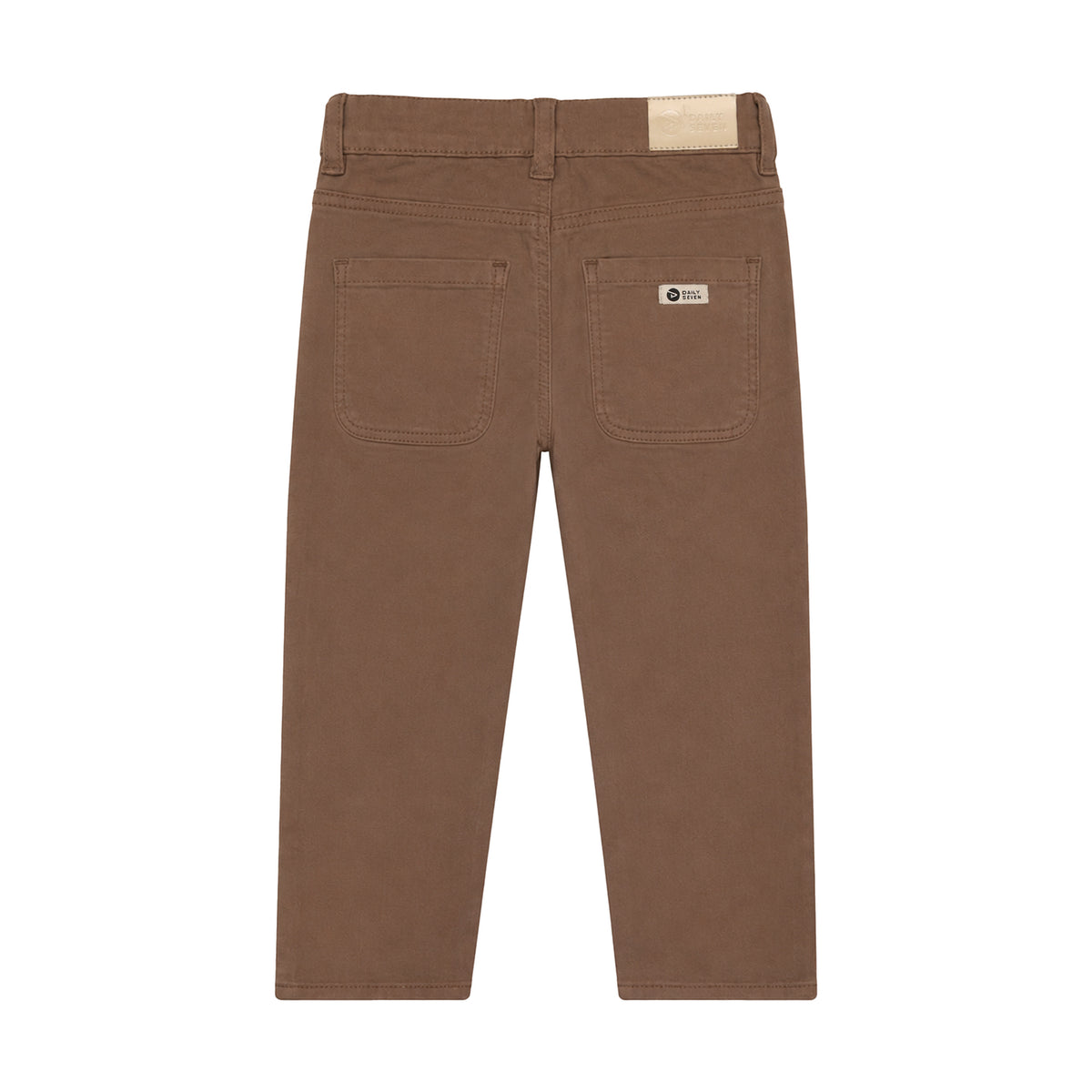 Klassische braune Straight Fit Jeans von Daily Seven mit authentischem Washed-Look. Die hochwertige Mischung aus 98% Baumwolle und 2% Elasthan bietet optimalen Komfort und Bewegungsfreiheit. Ein zeitloses Basics-Piece für jeden Kleiderschrank.