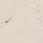 Weißes kurzarm T-Shirt mit kleinen Details von Daily Seven.