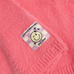 Eine elegante Knitted Vest in Rosa von Daily Seven – das perfekte Layering-Piece für jeden Stil. Die hochwertige Materialmischung bietet angenehmen Tragekomfort und langlebige Qualität. Ideal für vielseitige Kombinationen im Alltag.