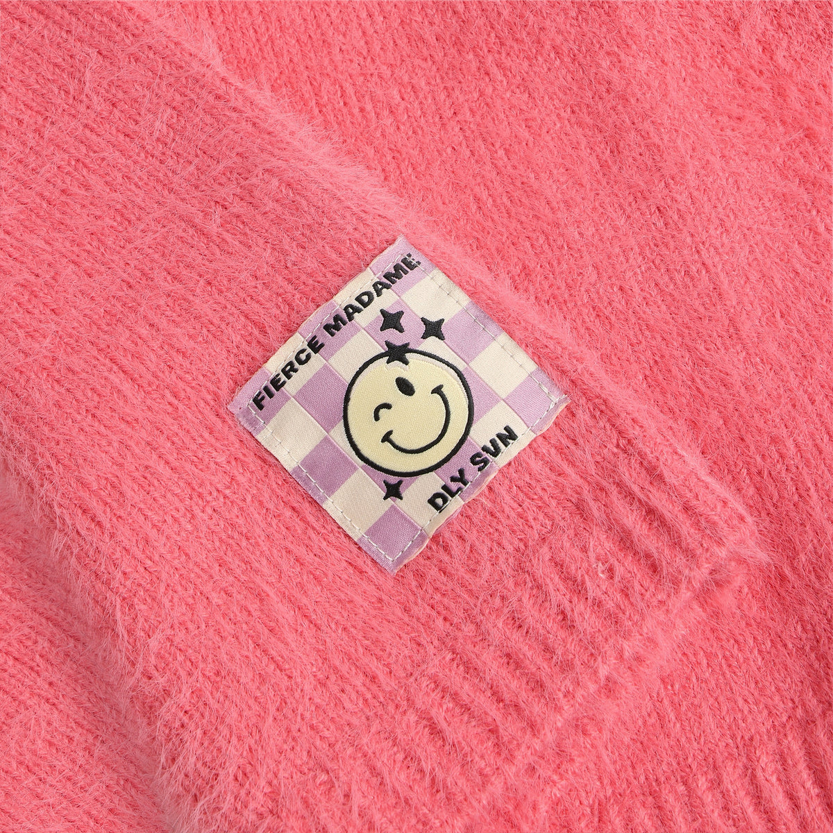 Eine elegante Knitted Vest in Rosa von Daily Seven – das perfekte Layering-Piece für jeden Stil. Die hochwertige Materialmischung bietet angenehmen Tragekomfort und langlebige Qualität. Ideal für vielseitige Kombinationen im Alltag.