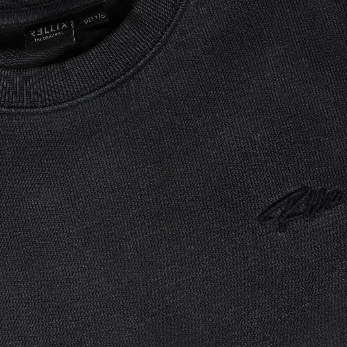 Das perfekte Everyday-Piece: Unser Oversized T-Shirt von Rellix besticht durch seinen lässigen, entspannten Schnitt und die hochwertige Washed-Optik. Die lockere Passform bietet maximalen Tragekomfort und lässt sich mühelos zu verschiedenen Outfits kombinieren. Ideal für einen modernen, casual Look.