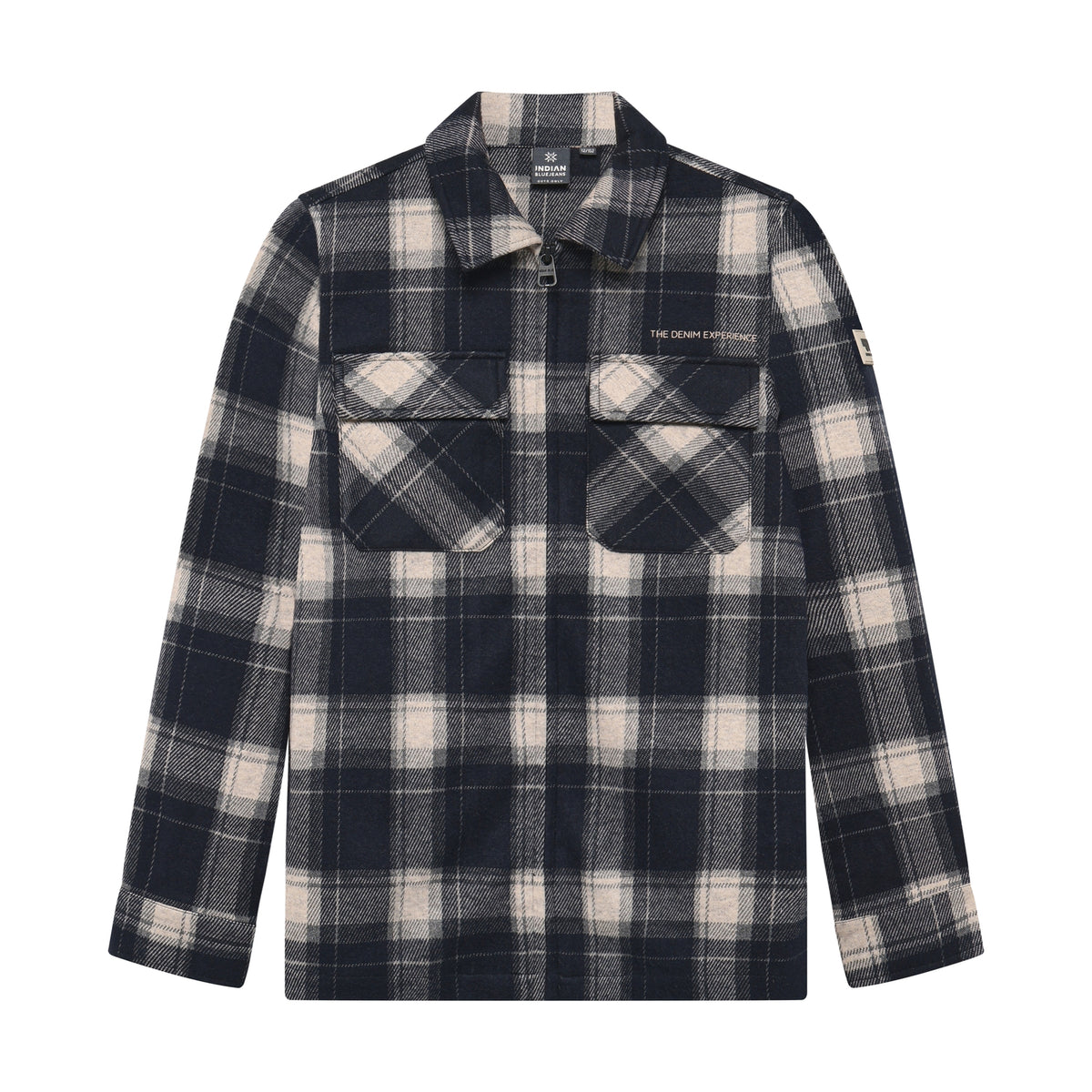 Stilvolle Shirt Jacket mit Reißverschluss und klassischem Check-Muster von Indian Blue Jeans. Die Mischung aus 72% Polyester, 23% Viskose und 5% Elastane sorgt für Komfort und Bewegungsfreiheit. Perfekt für einen modernen, lässigen Look.