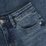 Extra Wide Fit Medium Denim Hose von Indian Blue Jeans – perfekt für maximale Bewegungsfreiheit und Komfort. Hochwertige Verarbeitung aus 99% Baumwolle und 1% Elastane für optimale Passform und Langlebigkeit.