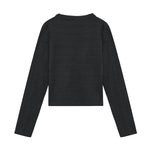 Das Longsleeve Rib von Indian Blue Jeans besticht durch seine hochwertige Verarbeitung und den angenehmen Tragekomfort. Der elastische Rippstoff schmiegt sich perfekt an den Körper und bietet gleichzeitig optimale Bewegungsfreiheit. Die dunkle Farbgebung macht das Shirt zu einem vielseitigen Basics-Piece, das sich mühelos zu verschiedenen Outfits kombinieren lässt. Ideal für den Alltag und jeden Anlass.