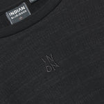 Das Longsleeve Rib von Indian Blue Jeans besticht durch seine hochwertige Verarbeitung und den angenehmen Tragekomfort. Der elastische Rippstoff schmiegt sich perfekt an den Körper und bietet gleichzeitig optimale Bewegungsfreiheit. Die dunkle Farbgebung macht das Shirt zu einem vielseitigen Basics-Piece, das sich mühelos zu verschiedenen Outfits kombinieren lässt. Ideal für den Alltag und jeden Anlass.