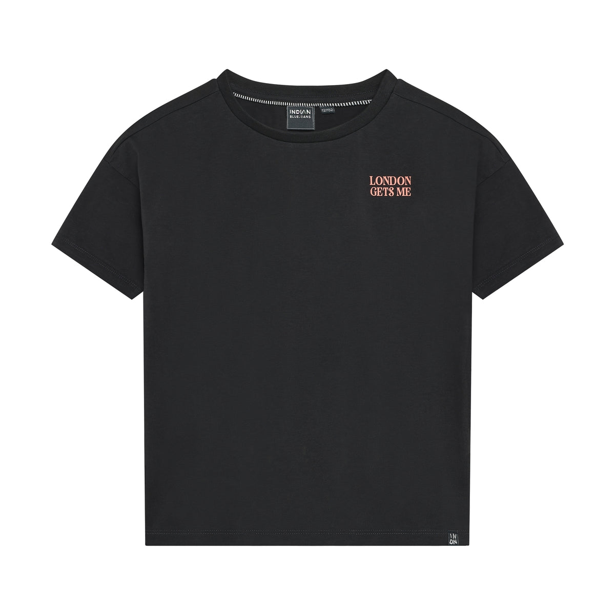 Das T-Shirt von Indian Blue Jeans besticht durch seinen modernen Backprint und bietet maximalen Tragekomfort. Die hochwertige Baumwollmischung mit Elastane-Anteil sorgt für optimale Bewegungsfreiheit und langlebige Qualität. Perfekt für den Alltag – vielseitig kombinierbar und pflegeleicht.