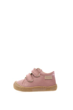 Die Naturino Barfußschuhe für Kinder bieten ein natürliches Laufgefühl und viel Bewegungsfreiheit für kleine Füße. Die flexible Sohle und der großzügige Zehenbereich unterstützen ein angenehmes und bequemes Tragegefühl.

Hochwertige Materialien und die kindgerechte Passform machen die Naturino Barfußschuhe zum idealen Begleiter für Herbst und Winter – perfekt für Kindergarten, Schule und Freizeit.