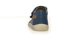 Diese Barfußschuhe von Naturino kombinieren Komfort und Stil mit einem modernen Design. Das Obermaterial aus Leder und Velours verleiht einen markanten Look, während der Klettverschluss Praktikabilität gewährleistet. Das Innenfutter und die Einlegesohle, beide aus Leder, sorgen für ein hochwertiges Gefühl beim Kontakt mit dem Fuß. Perfekt, um deine Tage mit einem Hauch von Eleganz zu begleiten.
