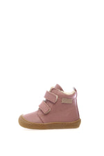 Die Naturino Barfußschuhe für Kinder bieten ein natürliches Laufgefühl und viel Bewegungsfreiheit für kleine Füße. Die flexible Sohle und der großzügige Zehenbereich unterstützen ein angenehmes und bequemes Tragegefühl.

Hochwertige Materialien und die kindgerechte Passform machen die Naturino Barfußschuhe zum idealen Begleiter für Herbst und Winter – perfekt für Kindergarten, Schule und Freizeit.