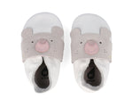Die BOBUX Babyschuhe aus 100% Echtleder wurden mit dem Ziel konzipiert, Kindern zu gesunden und robusten Füßen zu verhelfen. Die Soft Sole reproduzieren den Effekt des barfuß Gehens und bieten gleichzeitig Komfort und Sicherheit, was ein natürliches Wachstum der Kinderfüße gewährleistet.