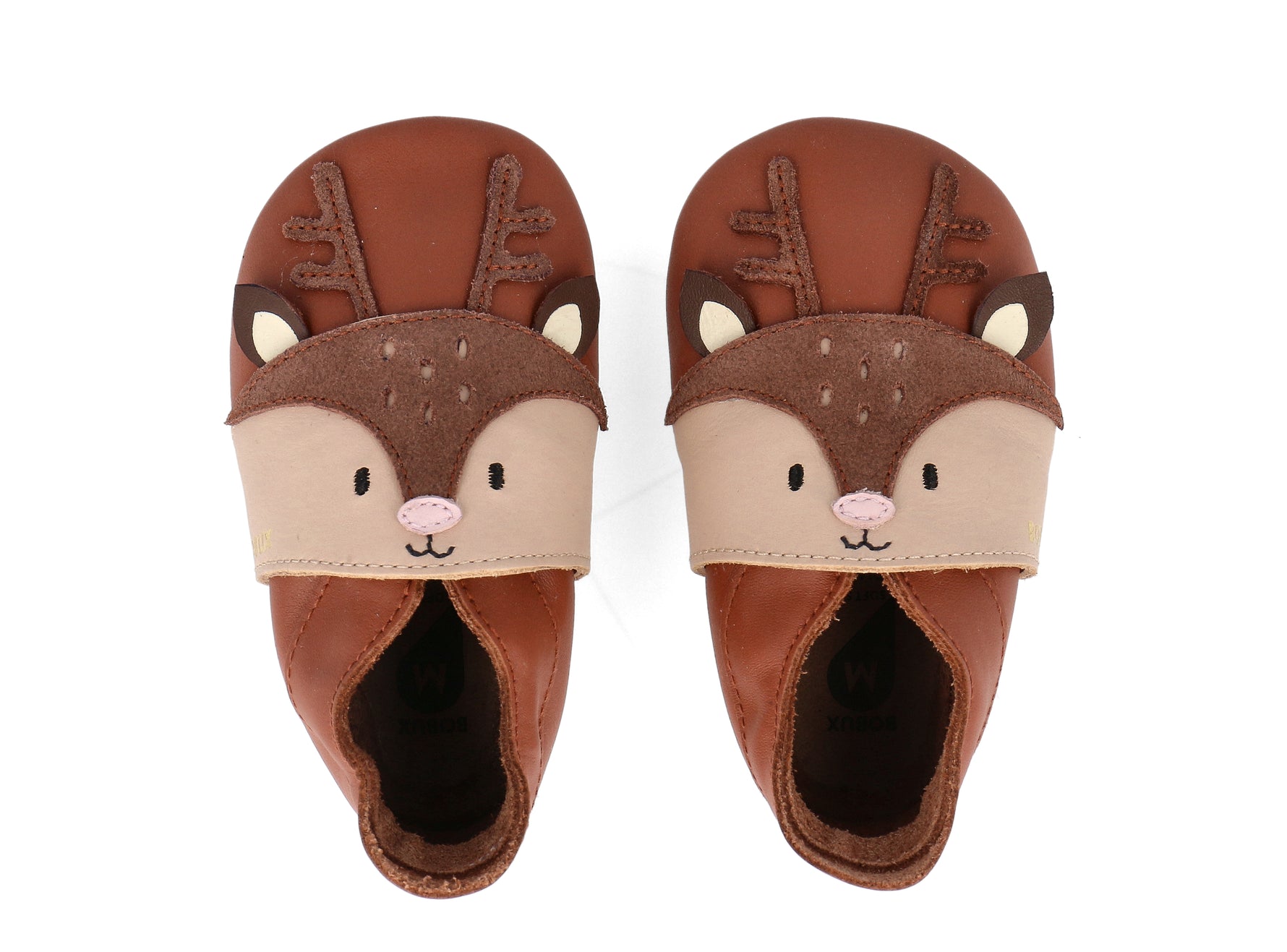 Die BOBUX Babyschuhe aus 100% Echtleder wurden mit dem Ziel konzipiert, Kindern zu gesunden und robusten Füßen zu verhelfen. Die Soft Sole reproduzieren den Effekt des barfuß Gehens und bieten gleichzeitig Komfort und Sicherheit, was ein natürliches Wachstum der Kinderfüße gewährleistet.