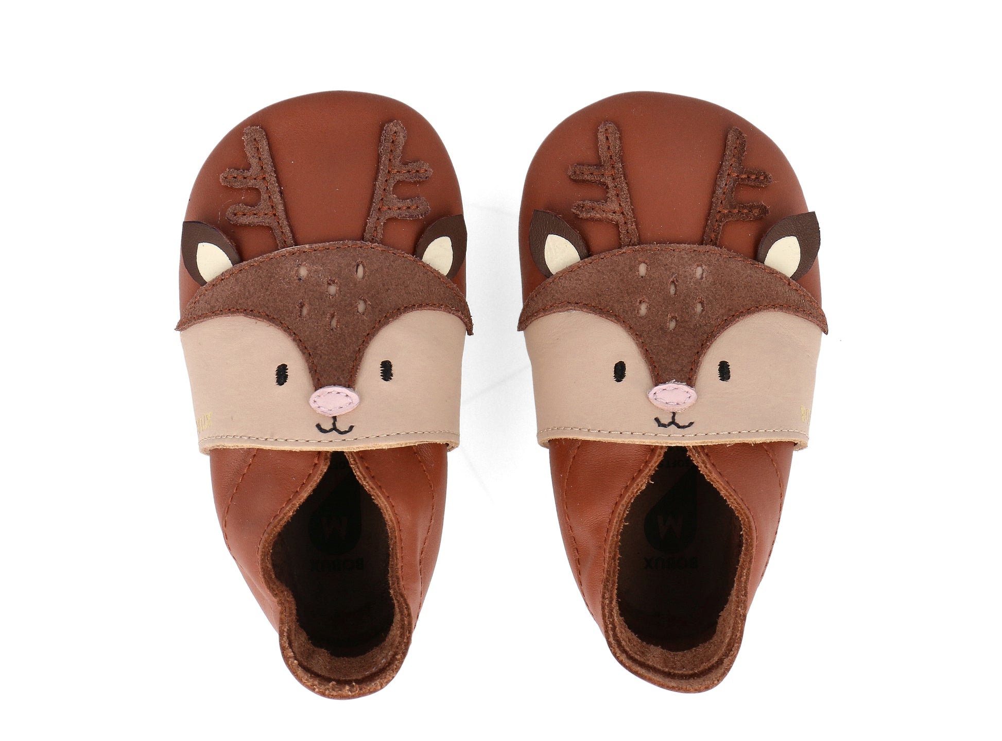 Die BOBUX Babyschuhe aus 100% Echtleder wurden mit dem Ziel konzipiert, Kindern zu gesunden und robusten Füßen zu verhelfen. Die Soft Sole reproduzieren den Effekt des barfuß Gehens und bieten gleichzeitig Komfort und Sicherheit, was ein natürliches Wachstum der Kinderfüße gewährleistet.