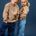 Klassische Wide Loose Fit Jeans von Minymo mit komfortablem Schnitt und hochwertiger Materialzusammensetzung für optimale Bewegungsfreiheit und Langlebigkeit.