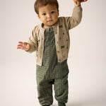 Dieser weiche Knit Cardigan in Beige von Minymo besticht durch durchdachte Details und hochwertiges Design. Aus 100% Baumwolle gefertigt, bietet er optimalen Tragekomfort und Langlebigkeit für den Alltag.