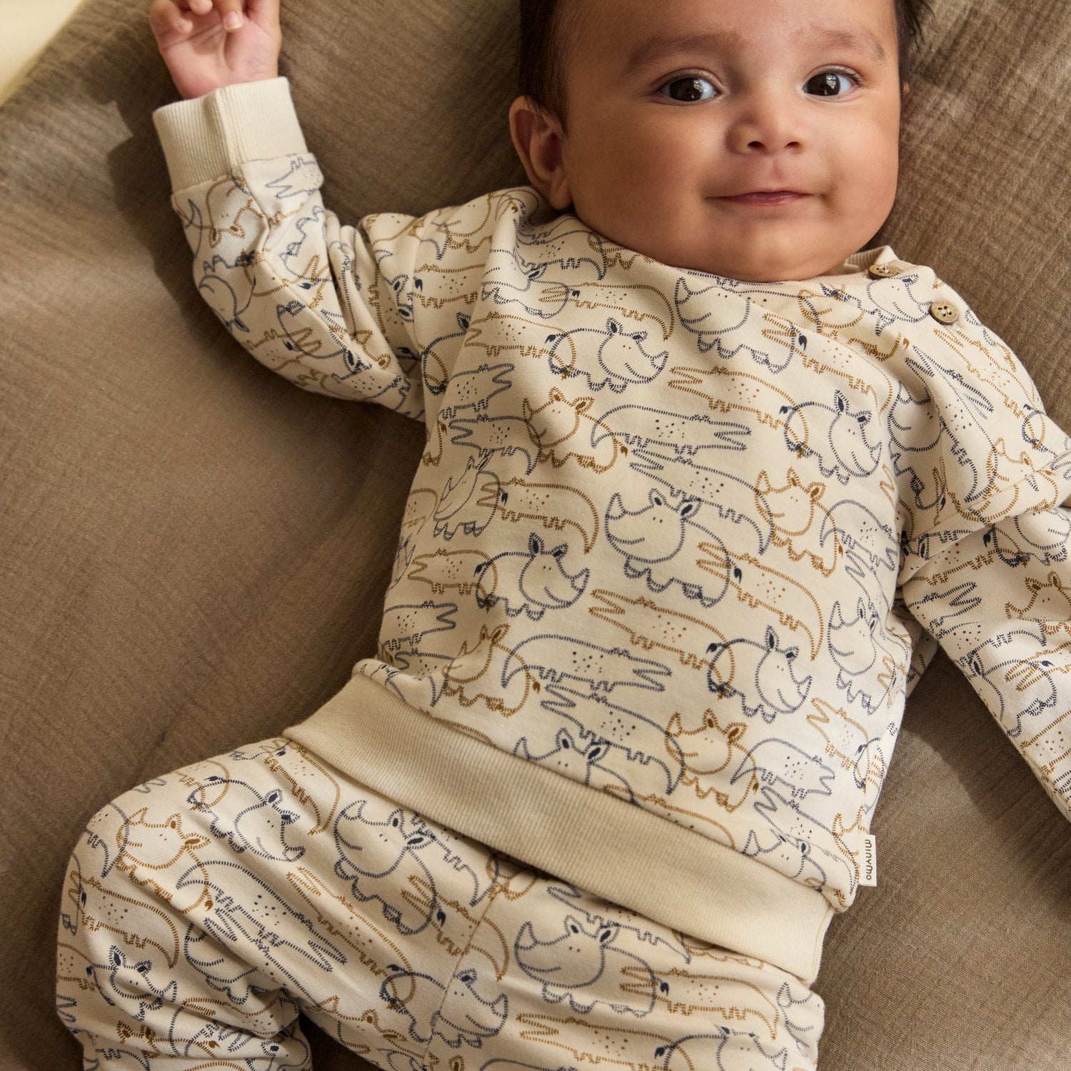 Langarm Sweatshirt von MINYMO mit All-Over Tierprint.