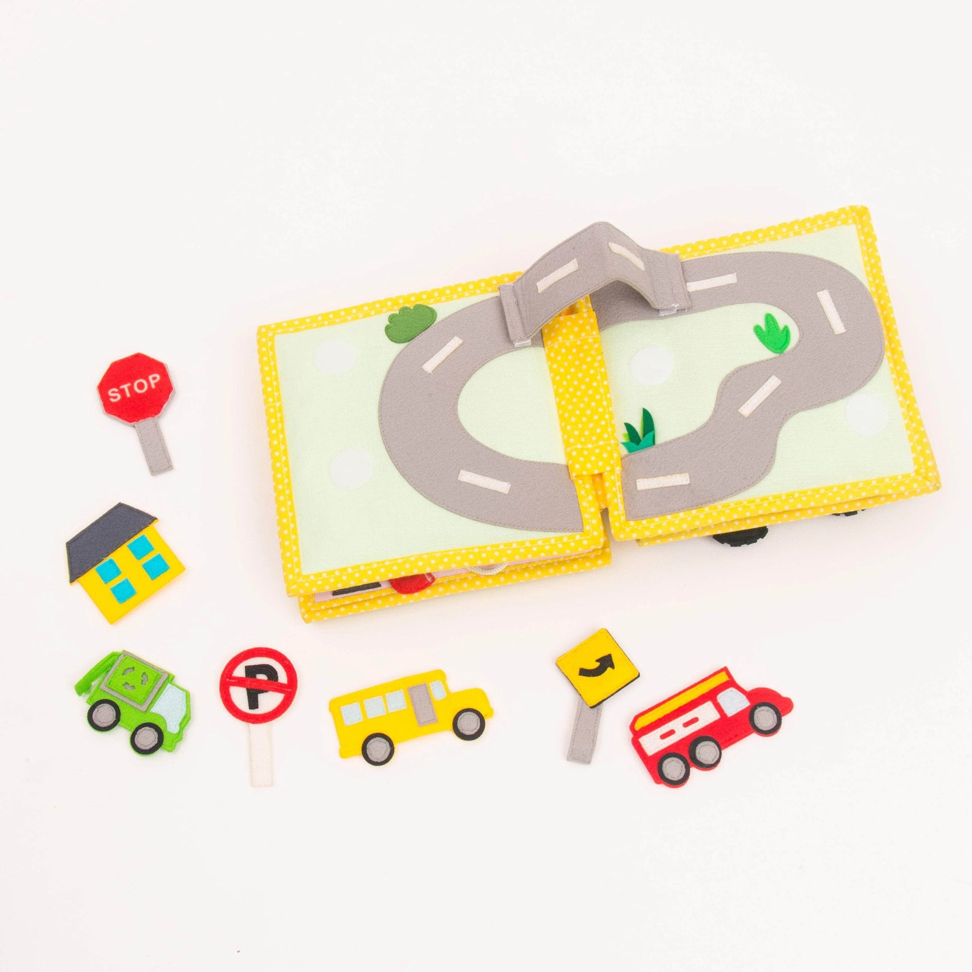 Tauche ein in die aufregende Welt des&nbsp;Mini Quiet Book "Mein erster Bagger" von Jolly Designs! Dieses liebevoll handgefertigte Buch ist speziell für kleine Baumeister ab 18 Monaten konzipiert. Hergestellt aus kinderfreundlichen, OEKO-TEX® zertifizierten Materialien, bietet es sicheren Spielspaß und fördert spielerisch die motorische und kognitive Entwicklung deines Kindes.