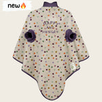 Beschreibung

Das Lätzchen „Boo“ hält Kinder trocken – dank wasserfestem Brustbereich und weichem Frottee. Es bietet viel Bewegungsfreiheit, wächst mit von 6 Monaten bis 4 Jahren und spart Eltern Zeit beim Waschen. Aus 100 % OEKO-Tex Baumwolle, pflegeleicht und frei von Schadstoffen. Ein praktischer und nachhaltiger Begleiter für kleine Abenteurer!

Qualität, die man spürt

Jede Naht ist durchdacht: Nichts drückt, keine harten Kanten.
Umkrempelbare Säume an den Ärmellöchern verhindern Kleckern nach innen.
R