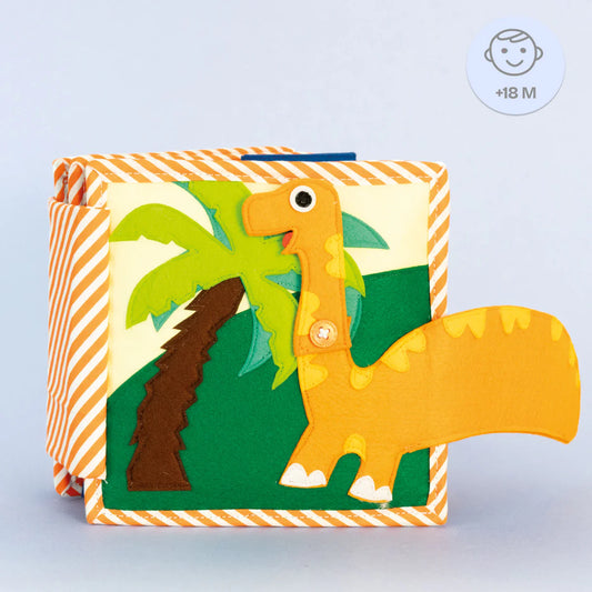 Das&nbsp;Mini Quiet Book "Dinofreunde" von Jolly Designs ist perfekt für Kinder ab 18 Monaten geeignet. Liebevoll handgefertigt aus hochwertigen, OEKO-TEX® zertifizierten Materialien, bietet dieses Buch sicheren Spielspaß und nimmt Kinder mit auf ein aufregendes prähistorisches Abenteuer.