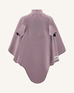 Mit unserer „BOO“ Signature Kollektion möchten wir mehr Freiheit im Alltag für Eltern und Kinder schaffen. Weniger Outfitwechsel, weniger Wäsche und mehr entspannte Momente am Tisch.

Ein Lätzchen, das sich gut anfühlt. Für Kinder und für Eltern.