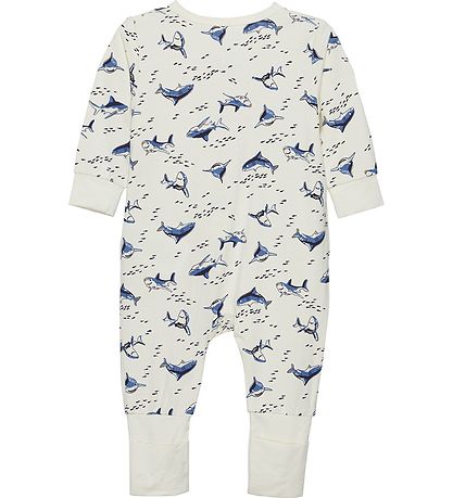 Dieses Nightsuit von MINYMO begeistert mit einem auffälligen Hai-Design und sorgt für angenehme Nächte.