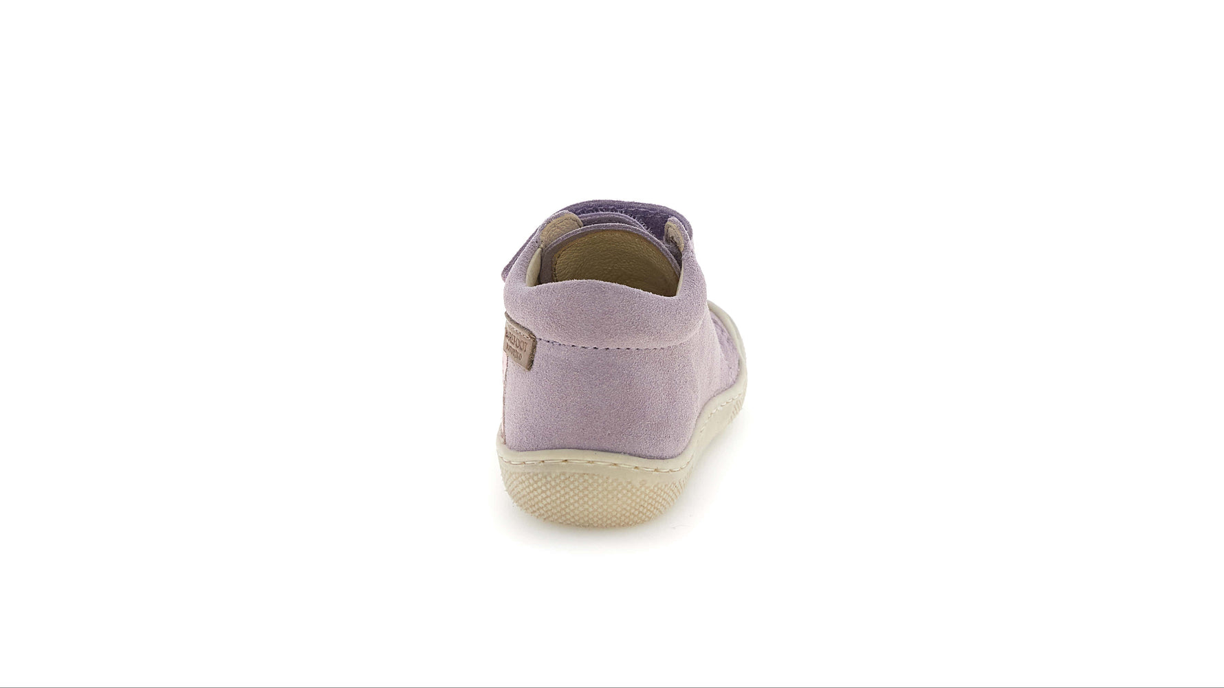 Beschreibung

Diese Barfußschuhe von Naturino kombinieren Komfort und Stil mit einem modernen Design. Das Obermaterial aus Leder und Velours verleiht einen markanten Look, während der Klettverschluss Praktikabilität gewährleistet. Das Innenfutter und die Einlegesohle, beide aus Leder, sorgen für ein hochwertiges Gefühl beim Kontakt mit dem Fuß. Perfekt, um deine Tage mit einem Hauch von Eleganz zu begleiten.

Material

Außensohle: Gummi
Einlage: Leder
Innenmaterial: Leder
Außenmaterial: Leder- Veloursleder