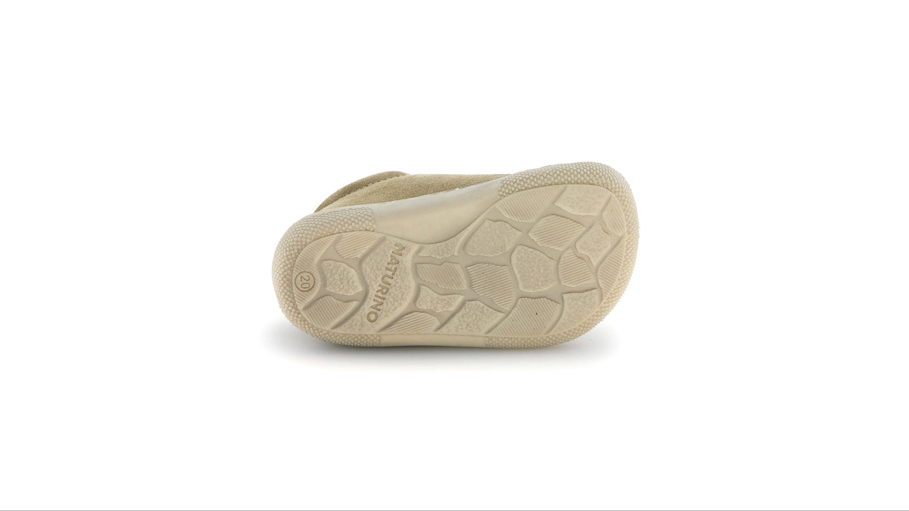 Diese Barfußschuhe von Naturino kombinieren Komfort und Stil mit einem modernen Design. Das Obermaterial aus Leder und Velours verleiht einen markanten Look, während der Klettverschluss Praktikabilität gewährleistet. Das Innenfutter und die Einlegesohle, beide aus Leder, sorgen für ein hochwertiges Gefühl beim Kontakt mit dem Fuß. Perfekt, um deine Tage mit einem Hauch von Eleganz zu begleiten.
