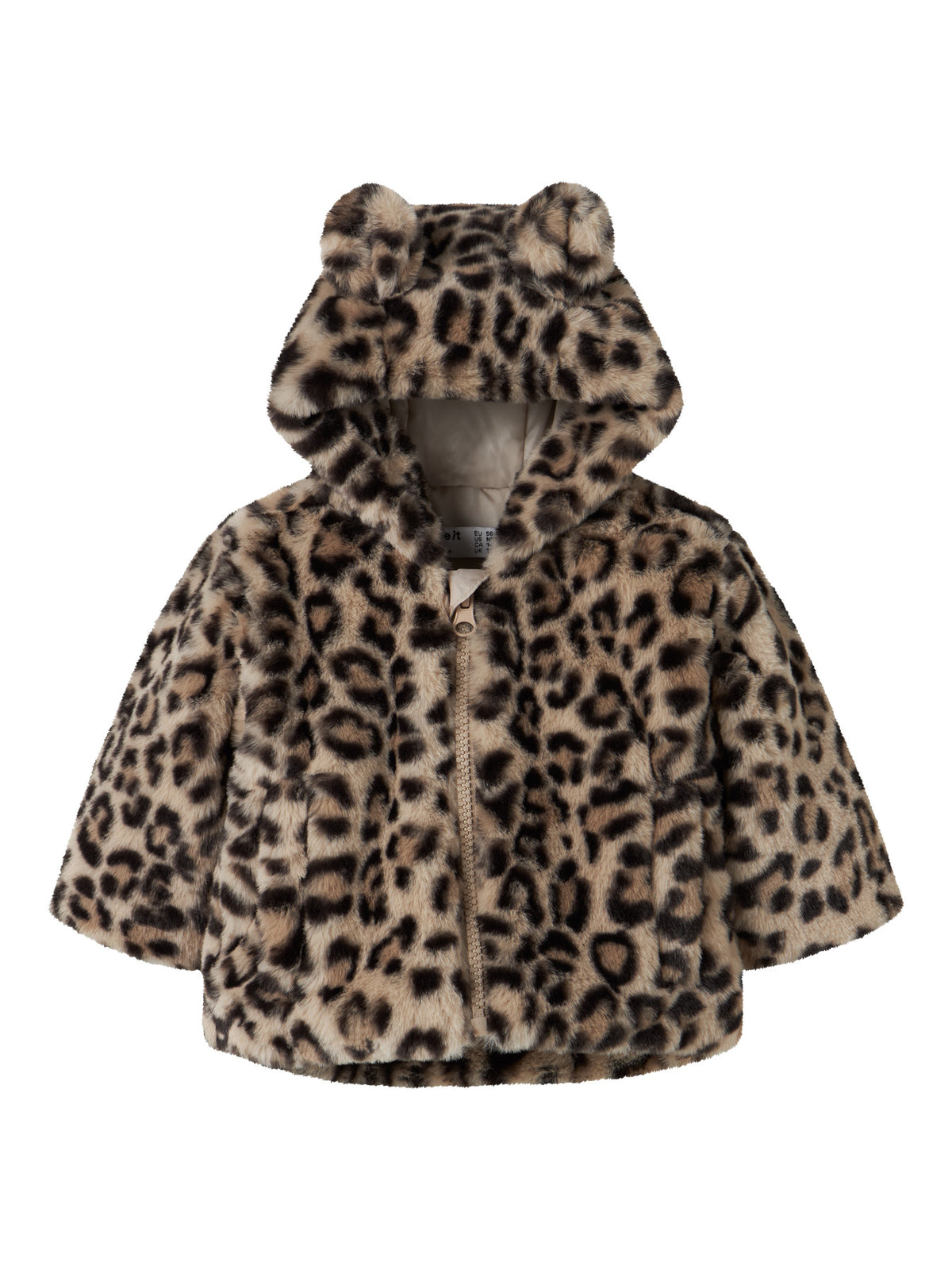 Leopard Jacke von name it – ein vielseitiges Lieblingsstück für jeden Tag. Mit ihrem auffälligen Leoparden-Muster bringt diese Jacke Stil und Persönlichkeit in jeden Look. Gefertigt aus 100% recyceltem Polyester, verbindet sie modisches Design mit nachhaltiger Materialwahl. Perfekt für Übergangsjahreszeiten und ideal zum Kombinieren mit verschiedenen Outfits.