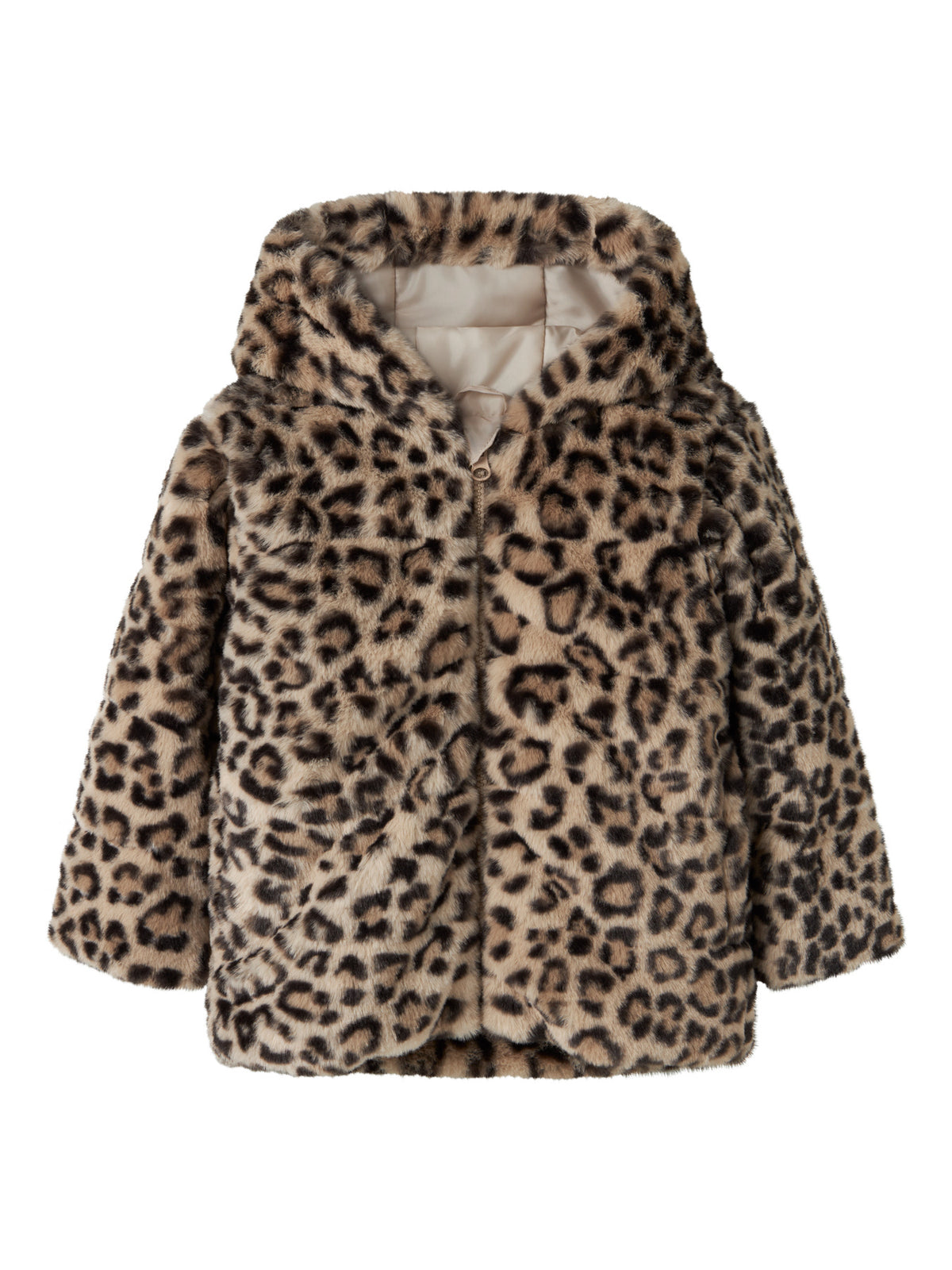 Leopard Jacke von name it – ein vielseitiges Lieblingsstück für jeden Tag. Mit ihrem auffälligen Leoparden-Muster bringt diese Jacke Stil und Persönlichkeit in jeden Look. Gefertigt aus 100% recyceltem Polyester, verbindet sie modisches Design mit nachhaltiger Materialwahl. Perfekt für Übergangsjahreszeiten und ideal zum Kombinieren mit verschiedenen Outfits.